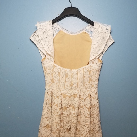 Francesca's White Lace Dress ( above the knee) - Picture 3 of 7